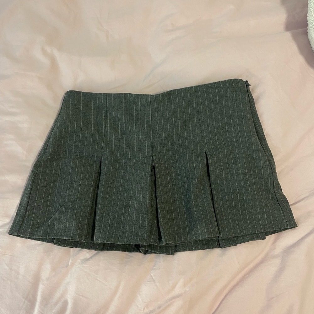 Zara Grey Pinstripe Pleated Mini Skirt